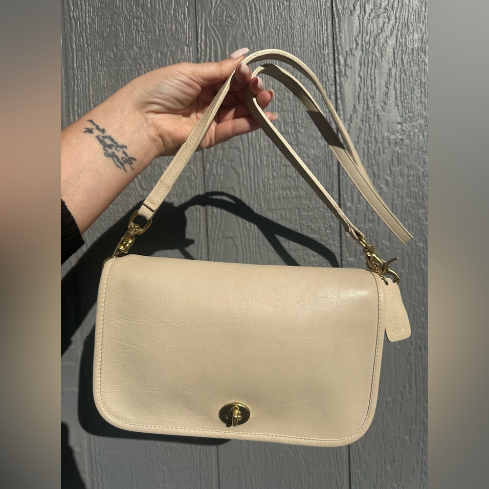 Vintage Coach Pocket Purse in bone!